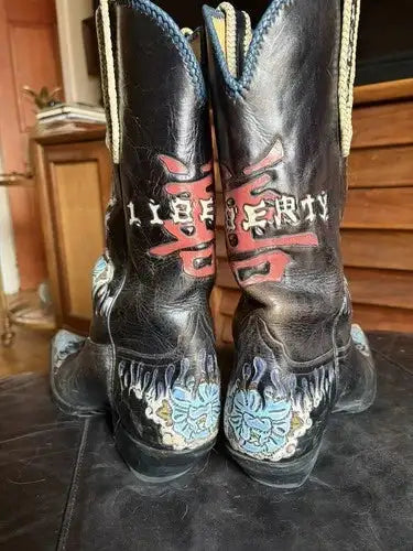 Vintage Liberty Boot Co. â€œTooled Dragonsâ€ Cowboy Boots  Menâ€™s 9.5D.